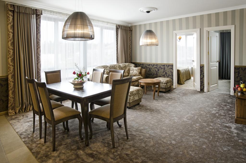 Ursula Royal Apartments دروسكينينكاي الغرفة الصورة
